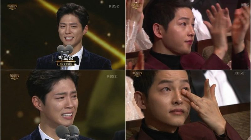 Song Joong Ki im lặng trước tin đồn ngoại tình của vợ cũ và Park Bo Gum. Nam diễn viên Park Bo Gum là đồng nghiệp thân thiết của Song Joong Ki trước khi scandal nổ ra. Song Joong Ki im lặng trước tin đồn ngoại tình của vợ cũ và Park Bo Gum. Nam diễn viên Park Bo Gum là đồng nghiệp thân thiết của Song Joong Ki trước khi scandal nổ ra.