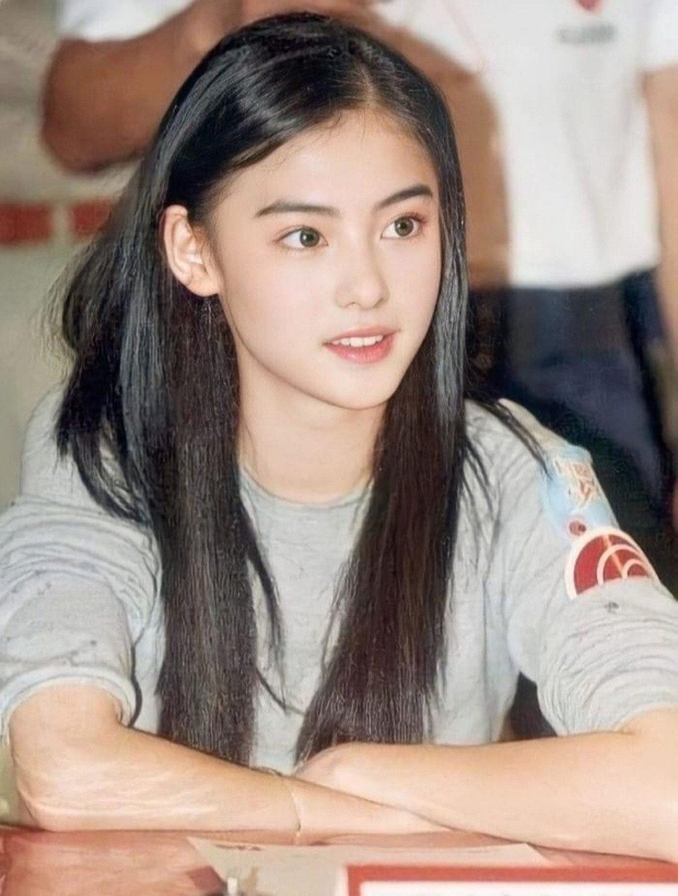 Trương Bá Chi dùng hành động để ủng hộ, báo đáp ân tình của Châu Tinh Trì suốt hơn hai thập kỷ qua. Trương Bá Chi dùng hành động để ủng hộ, báo đáp ân tình của Châu Tinh Trì suốt hơn hai thập kỷ qua.