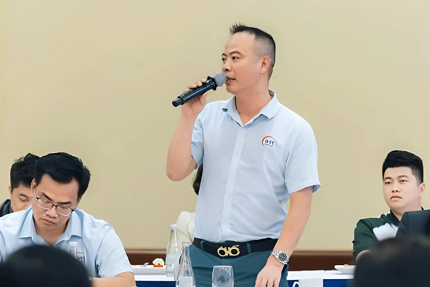 Ông Lưu Đình Tuấn, Chủ tịch HĐQT Tập đoàn 911 phát biểu tại gặp gỡ 70 doanh nhân đại diện cho 50 hãng xe trong lĩnh vực vận tải tại Hà Nội trong tháng 9.