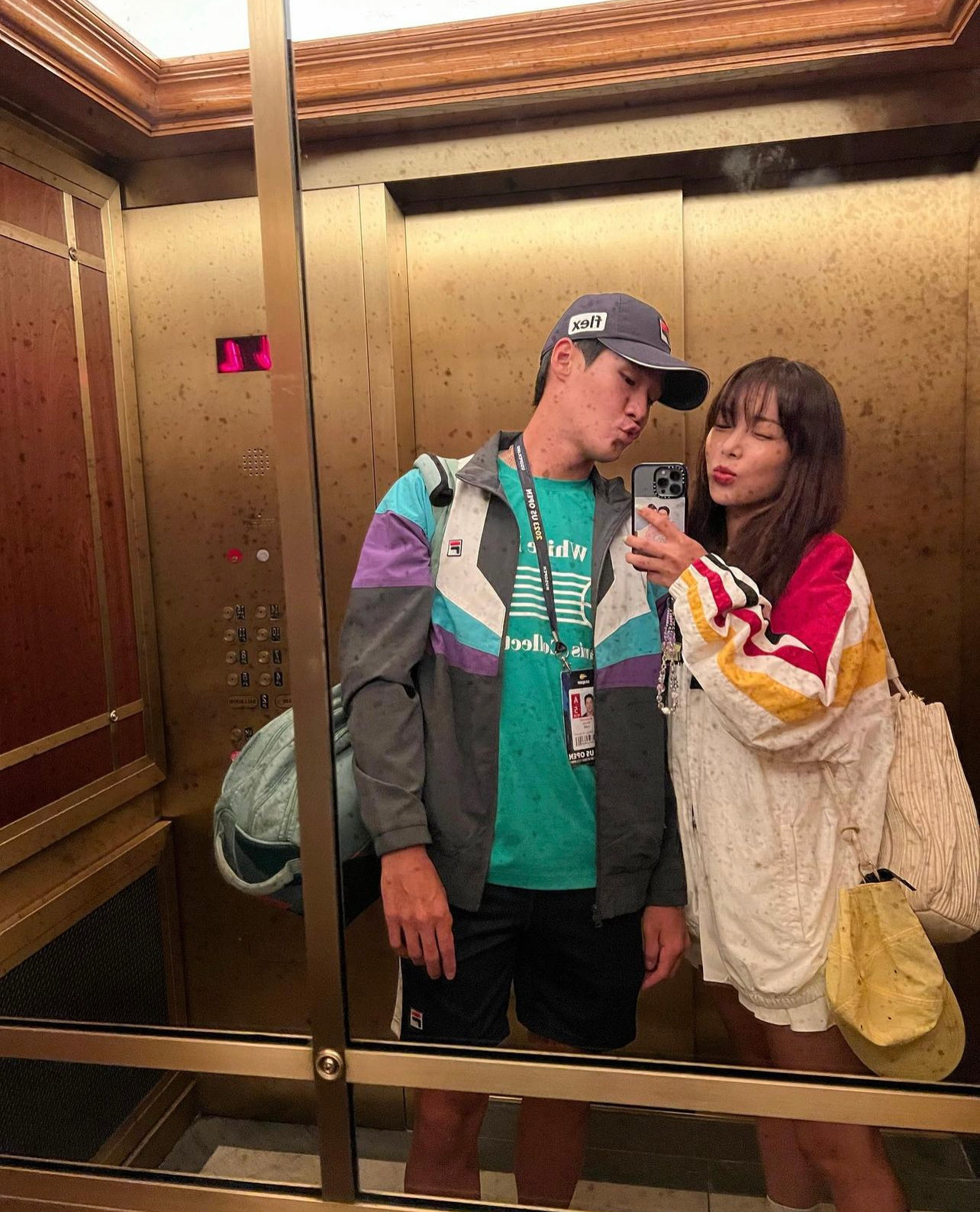 Kwon Soon Woo sinh năm 1997, kém bạn gái 9 tuổi. Anh hiện là tay vợt hàng đầu Hàn Quốc, từng chơi cho đội tuyển quần vợt quốc gia tại Thế vận hội Mùa hè lần thứ 32 năm 2021 và vô địch giải Adelaide International 2 năm.