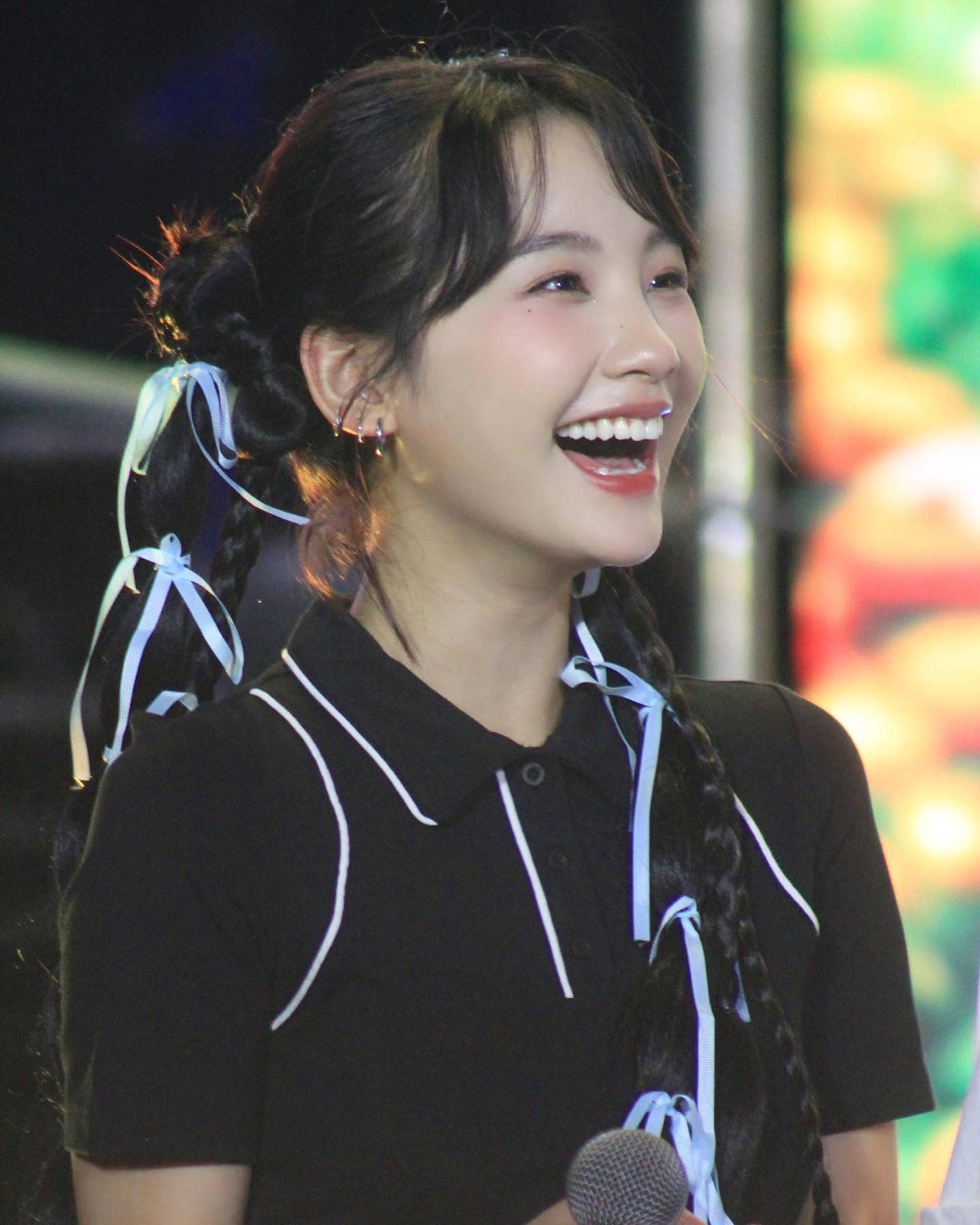 Chiều cao khiêm tốn 1,57 m nhưng có gương mặt xinh xắn, thân hình nhỏ nhắn, Thu Hà vẫn cân được nhiều phong cách khác nhau, từ gợi cảm đến cá tính, kẹo ngọt.