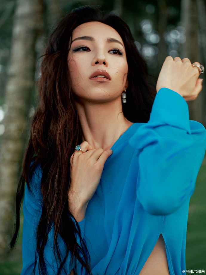 Na Nhĩ Na Thiến và ê-kíp giữ im lặng trước ồn ào. Na Nhĩ Na Thiến và ê-kíp giữ im lặng trước ồn ào.