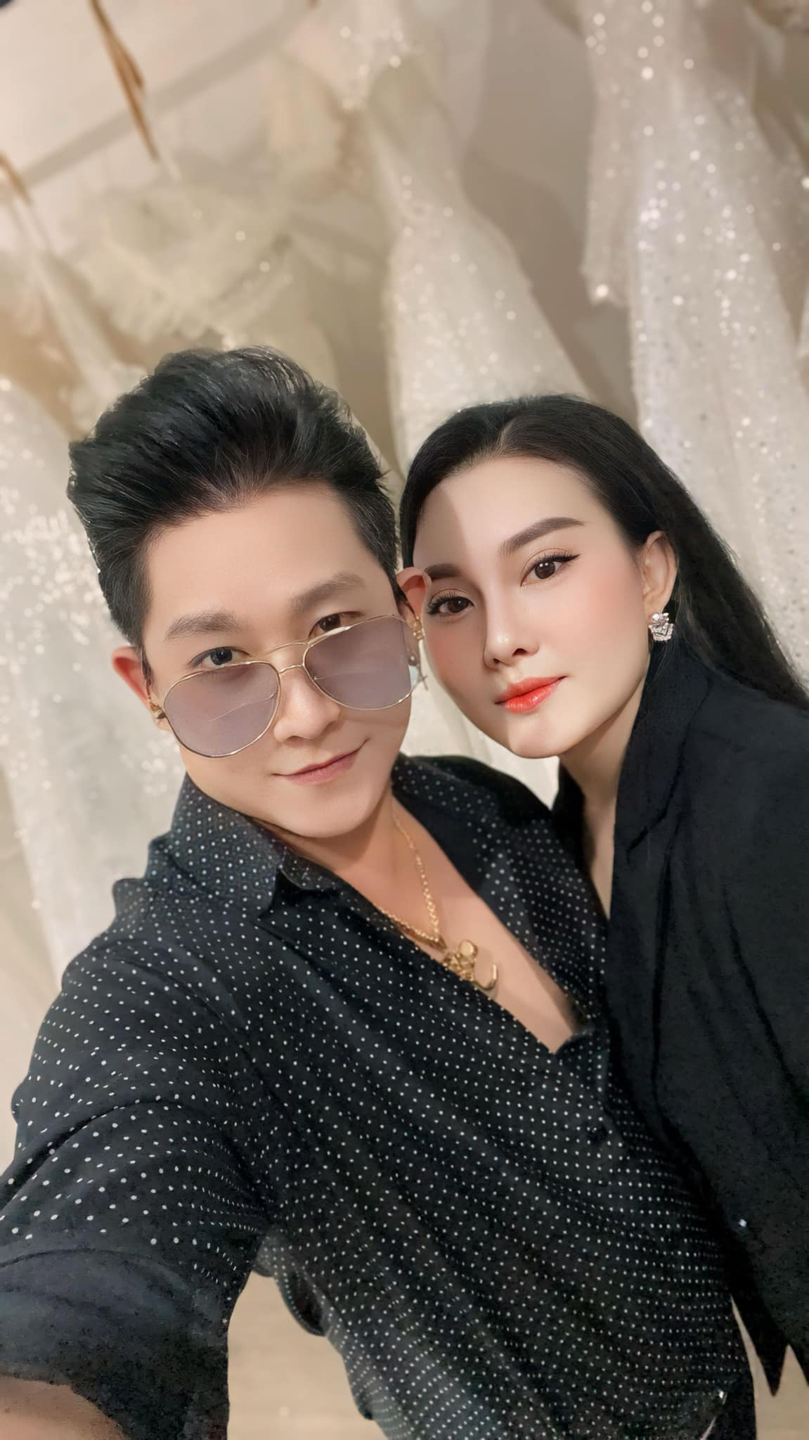 Gia đình nhỏ của Lý Tuấn Kiệt (phải), Hồ Gia Hùng bên bạn gái. Gia đình nhỏ của Lý Tuấn Kiệt (phải), Hồ Gia Hùng bên bạn gái.