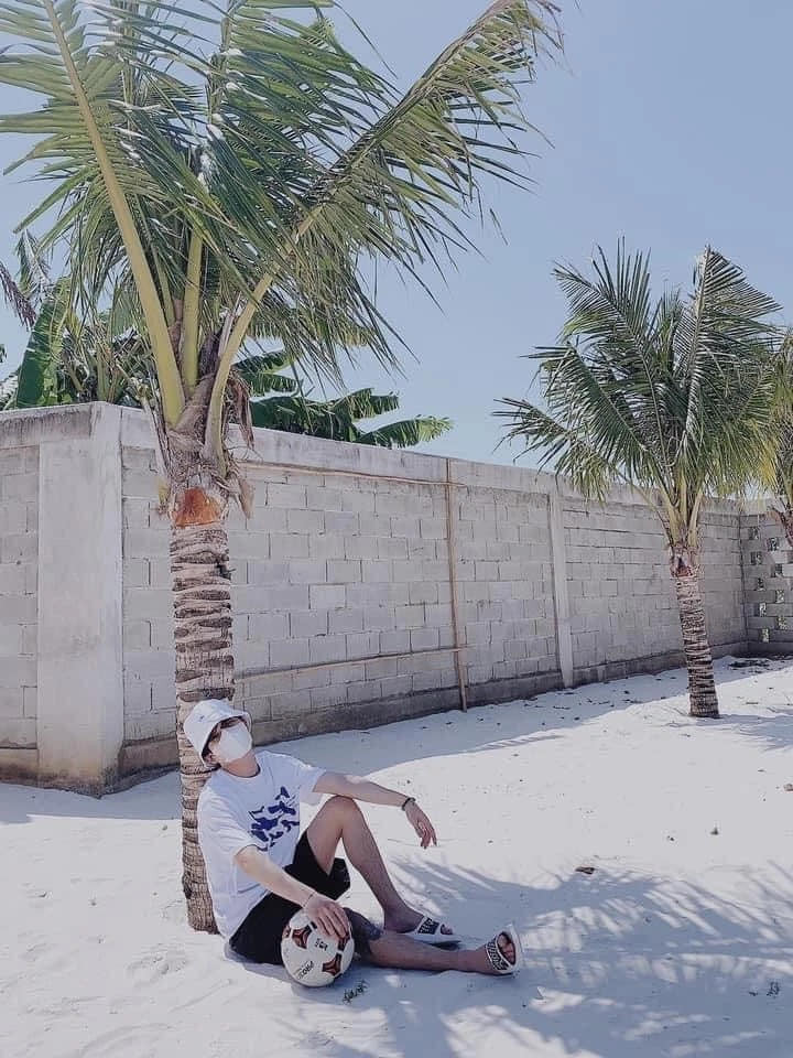 Thúy Ngân, Jack, Trường Giang (từ trái sang). Những bức hình của Jack và Thúy Ngân đăng tải cùng thời gian, được cho là chụp tại biệt thự nhà MC Trường Giang.