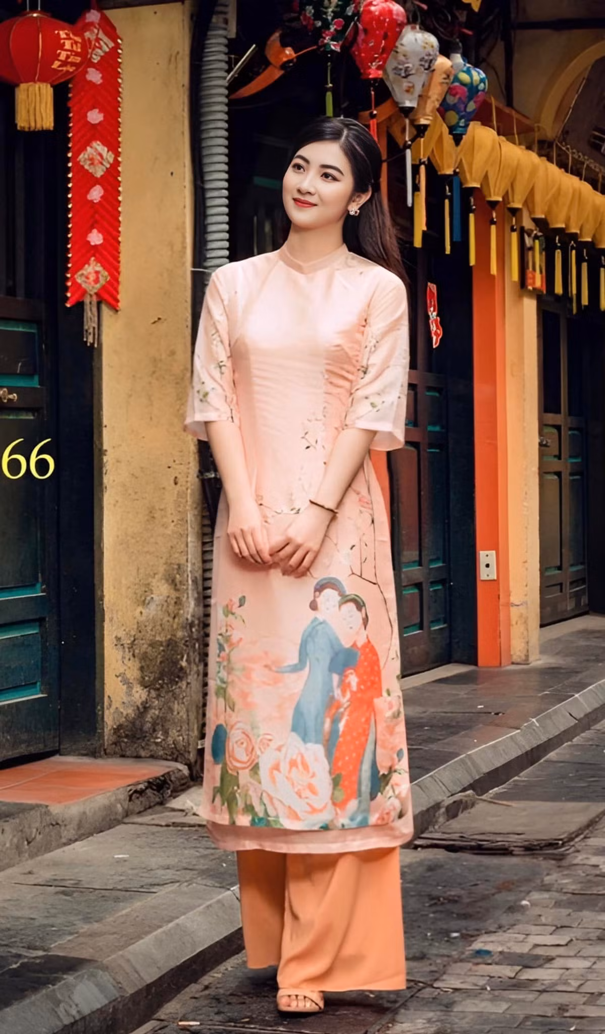 Diễn viên Linh Chi bất an khi phải thay đồ bằng lều di dộng hoặc là nhà vệ sinh của quán cà phê
