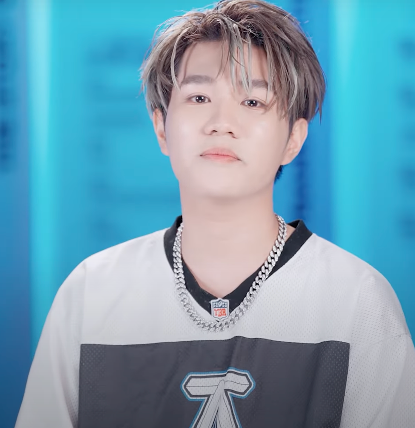 Song Luân (trái) và Captain bước vào Chung kết sau khi được &quot;hồi sinh&quot;.