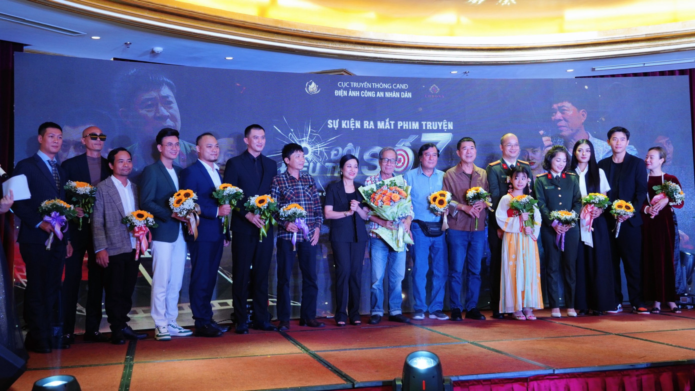 Ê-kíp phim "Đội điều tra số 7". Ảnh: BTC. Ê-kíp phim "Đội điều tra số 7". Ảnh: BTC.