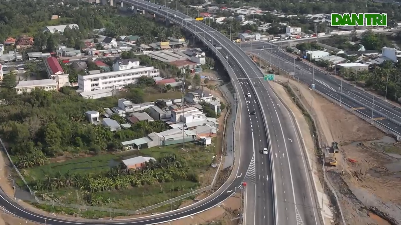 Cầu Mỹ Thuận 2 và cao tốc Mỹ Thuận - Cần Thơ khánh thành ngày 24/12 và thông xe 2 chiều một tuần sau đó (Ảnh: Mỹ Hân).