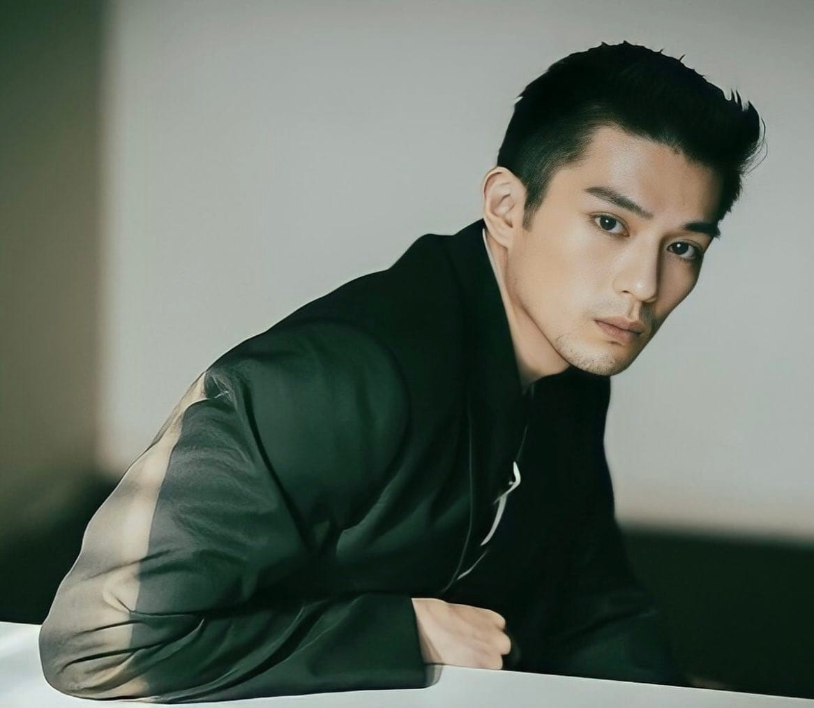 Năm ngoái, công ty tài tử phủ nhận cáo buộc trốn thuế, cư xử thô lỗ với phụ nữ, quan hệ với trẻ vị thành niên… do YouTuber Higashiya Yoshikazu lan truyền. YouTuber này sau đó bị bắt giữ, Mackenyu được giải oan. Nhiều người nổi tiếng từng là nạn nhân bị Higashiya Yoshikazu vu khống, bôi nhọ cũng lấy lại được danh dự.