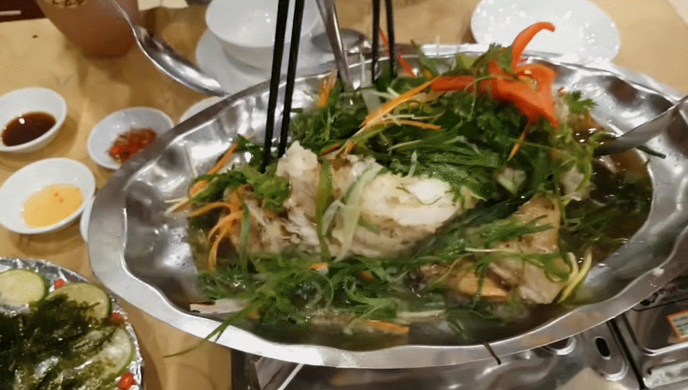 Cá mặt quỷ có phần thịt trắng, vị ngọt dịu như thịt gà nhưng hơi dai, giòn như tôm hùm. Ảnh: Khoa Pug.