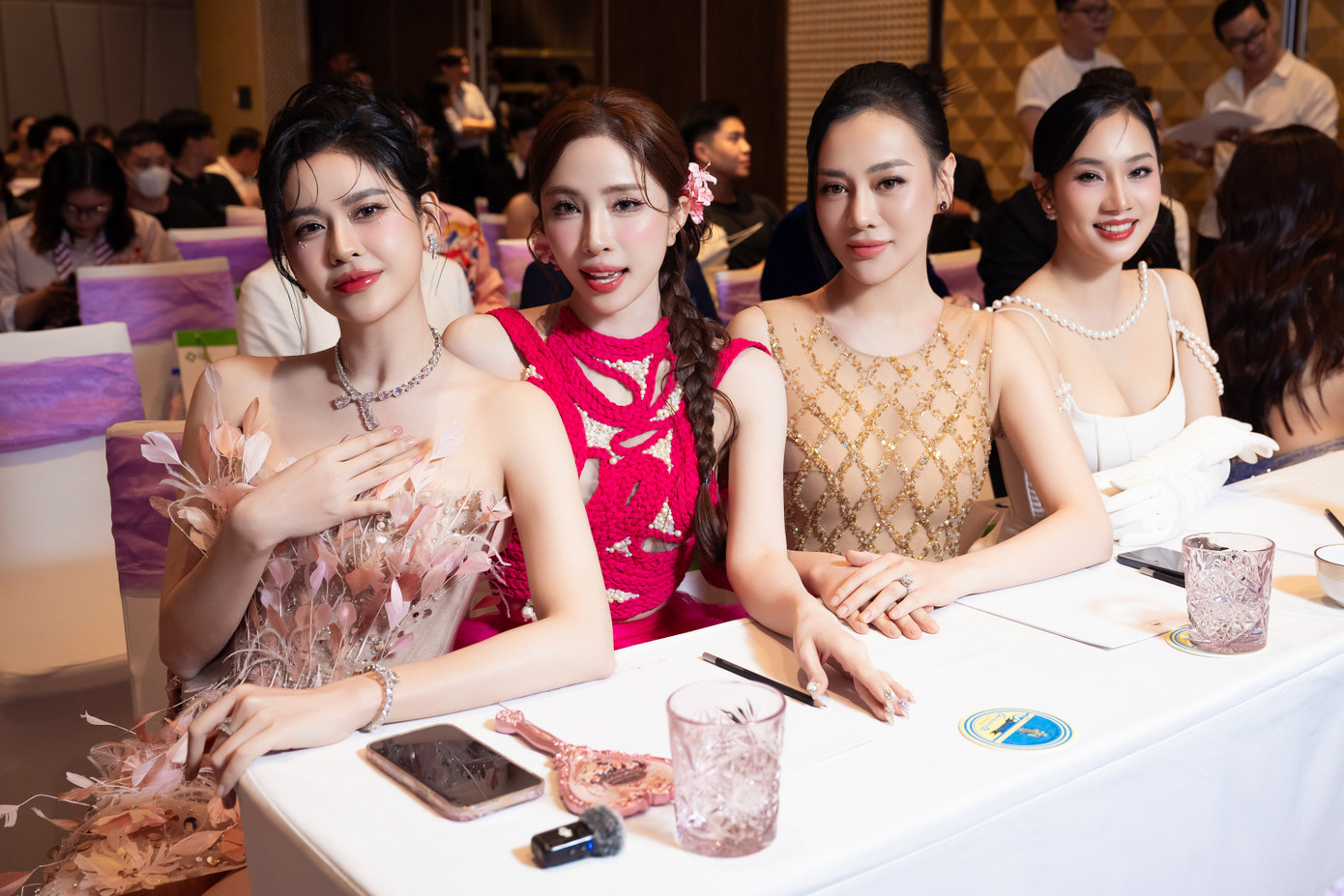 Bước nhảy hoàn vũ trở lại sau 8 năm ngừng sản xuất. Bước nhảy hoàn vũ trở lại sau 8 năm ngừng sản xuất.