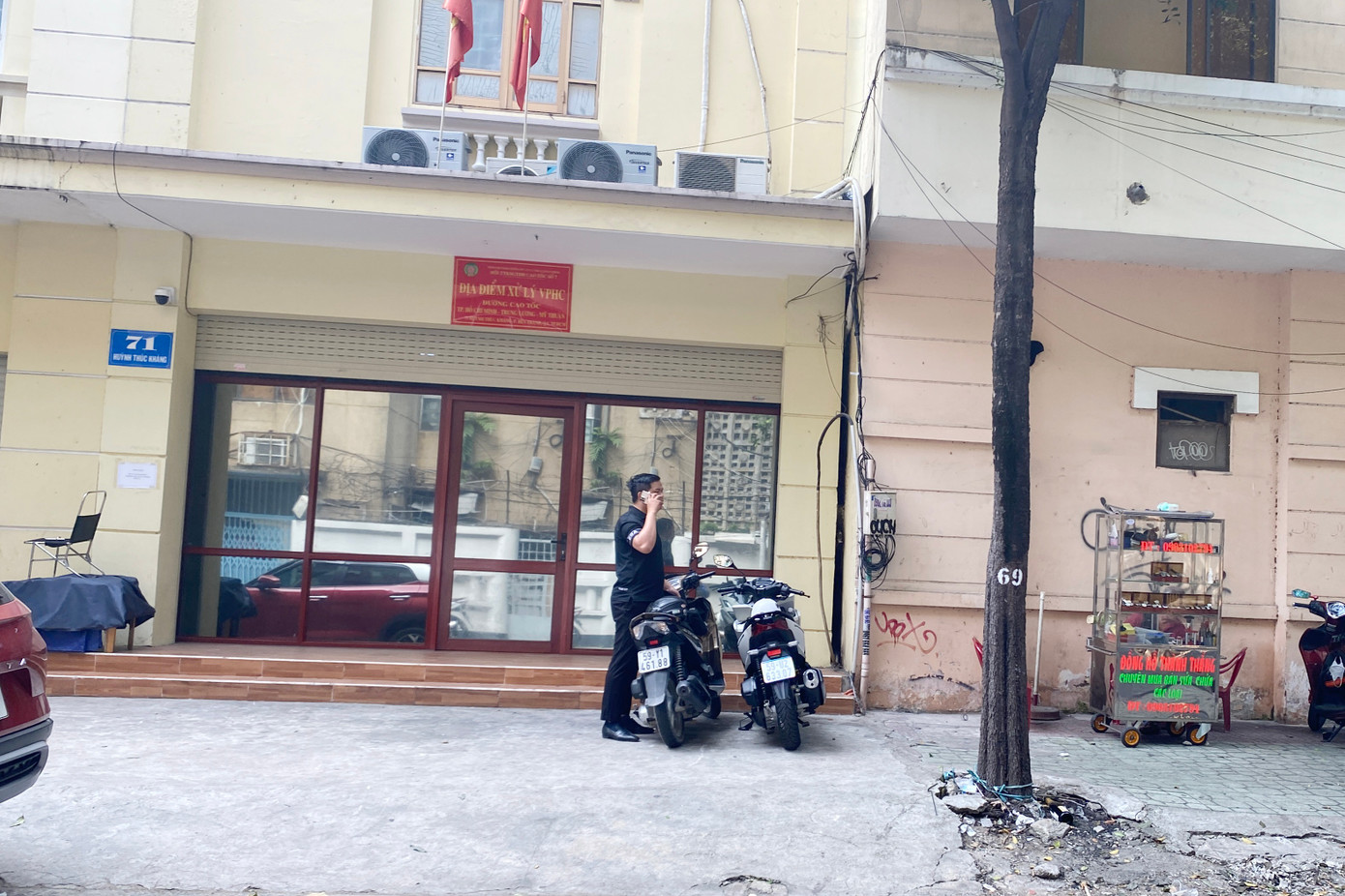 Trụ sở đóng phạt nguội của Cục CSGT trên đường Huỳnh Thúc Kháng, phường Bến Thành (quận 1) không xuất hiện &quot;cò&quot; chèo kéo người đi đóng phạt (Ảnh: An Huy).