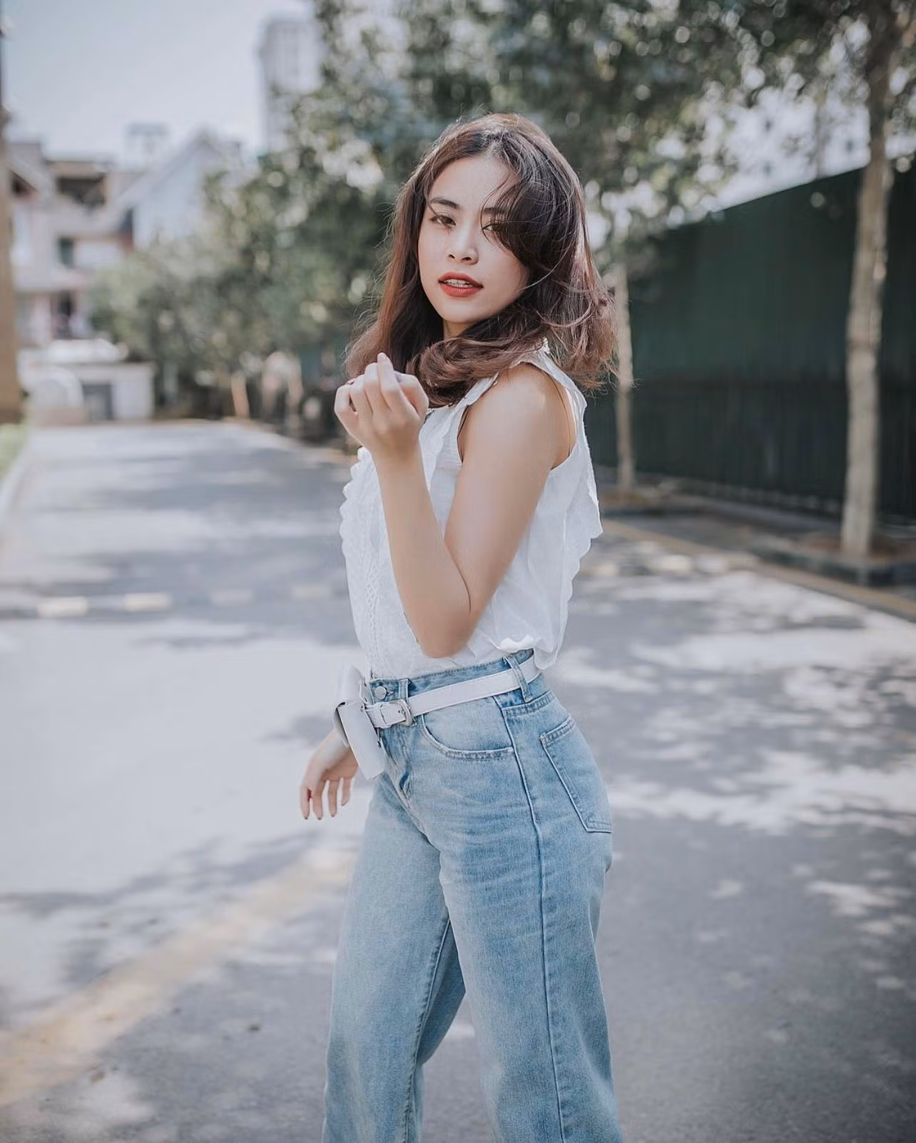Theo chuyên gia, im lặng trước lùm xùm tác dụng ngược, gây hại cho nghệ sĩ.