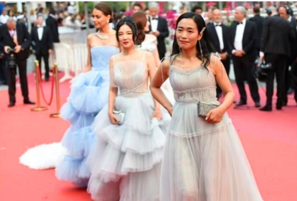 Không có gì ngạc nhiên khi hàng năm thảm đỏ Cannes xuất hiện một số gương mặt lạ không thuộc giới điện ảnh.