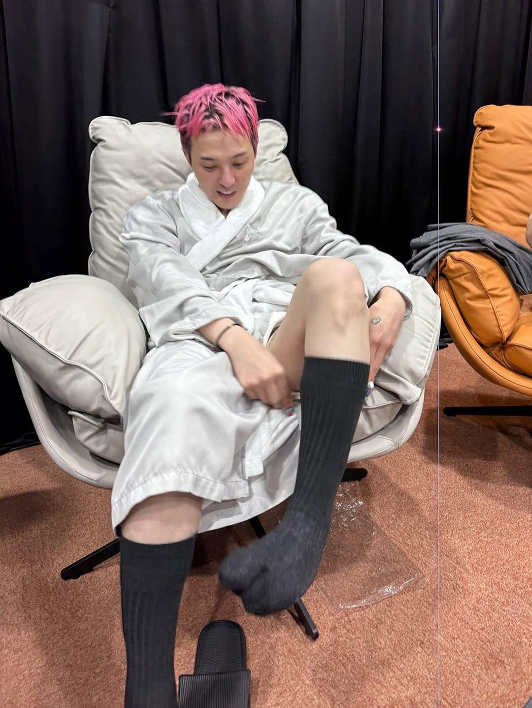 G-Dragon chia sẻ hình ảnh ở Việt Nam.