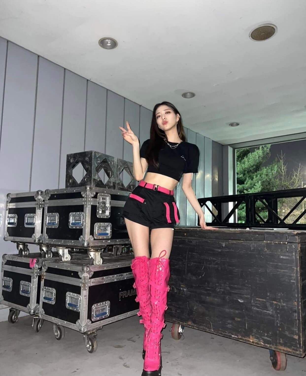 Nói về thói quen tập thể dục, nữ thần tượng tiết lộ: “Thành thật mà nói, tôi không thường xuyên tập thể dục. Chỉ khi đến mùa hè, tôi mới luyện tập sớm hơn thôi”.