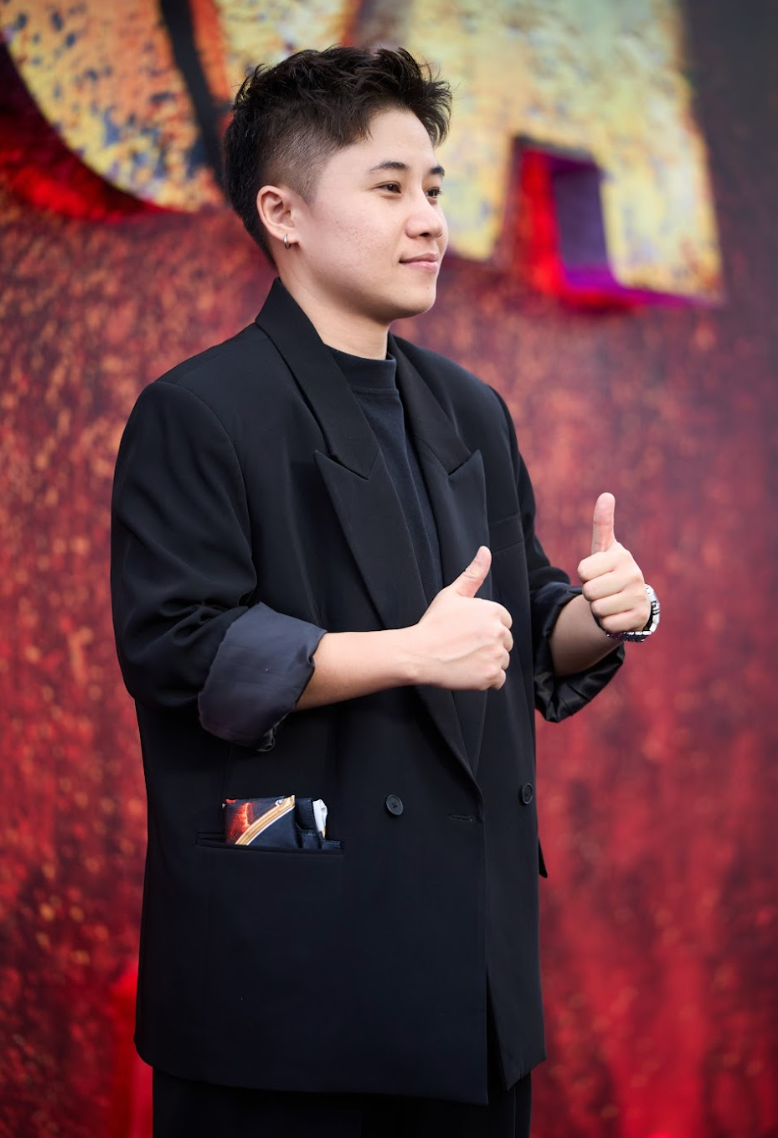 Bà Vân Hạnh (trái) - CEO Yeah1 và đạo diễn Đinh Hà Uyên Thư.