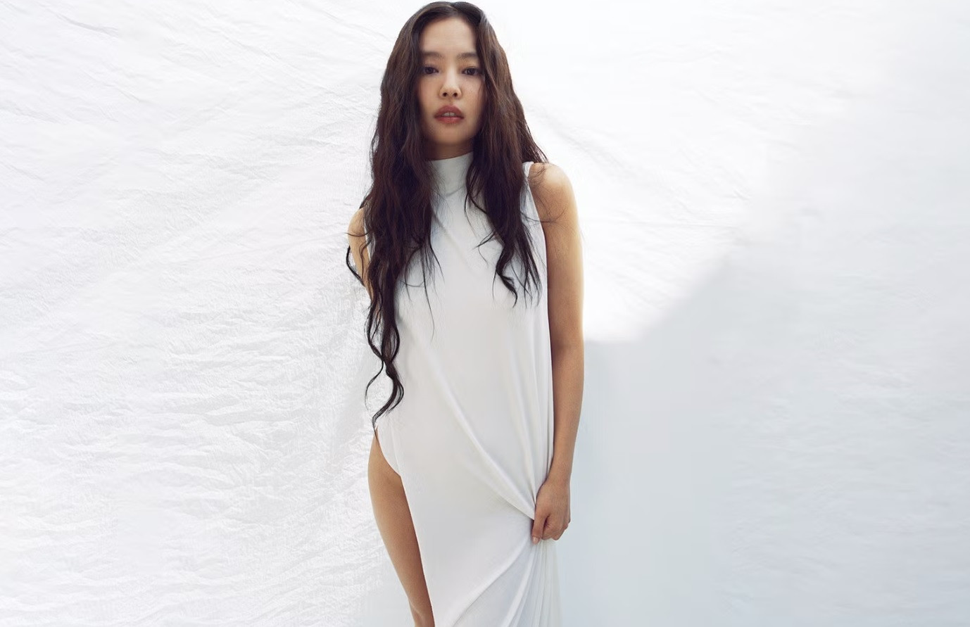 Jennie đánh tiếng việc ra mắt sản phẩm âm nhạc mới.