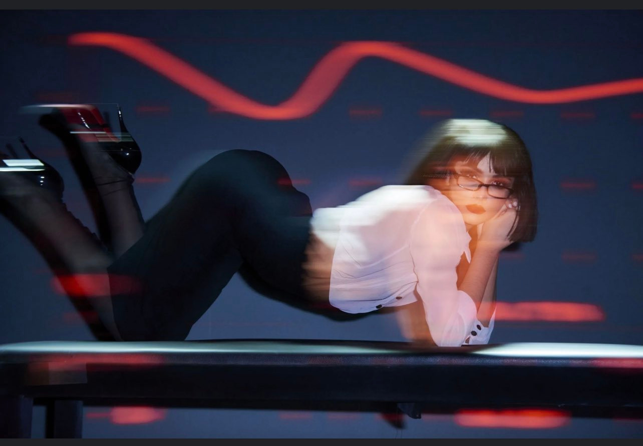 Tiết mục Crisis? What Crisis trên trang web của Crazy Horse.