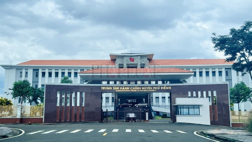 Trụ sở của UBND huyện Phú Riềng được nhiều người đánh giá rất to. Ảnh: LA Trụ sở của UBND huyện Phú Riềng được nhiều người đánh giá rất to. Ảnh: LA