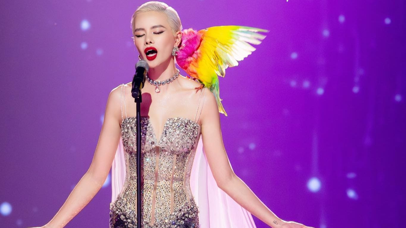 Ca khúc Anh của cố nhạc sĩ Xuân Phương là tiết mục đối kháng cá nhân giữa Lệ Quyên - Uyên Linh - Hà Kino trong Chị đẹp đạp gió rẽ sóng 2023.