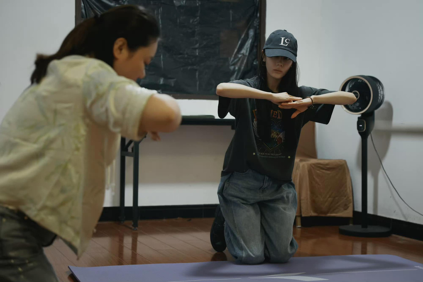 Địch Lệ Nhiệt Ba để mặt mộc gây sốt. Ảnh: Weibo. Địch Lệ Nhiệt Ba để mặt mộc gây sốt. Ảnh: Weibo.