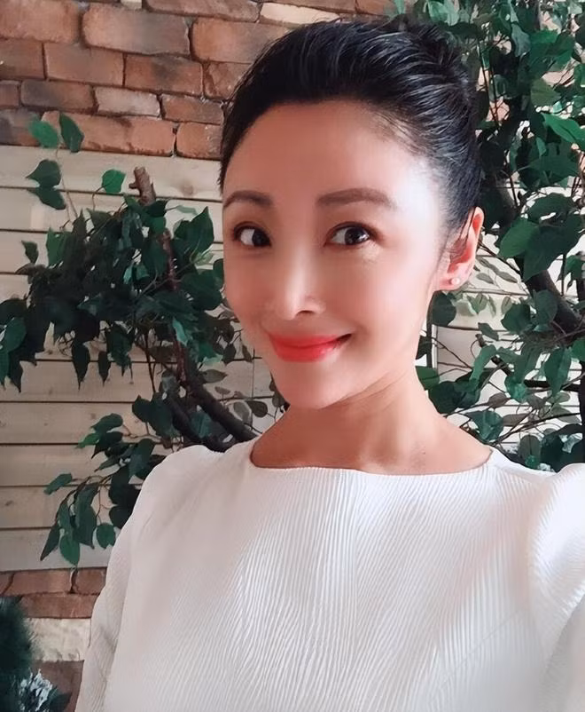 Diễn viên Cự Duyên Thánh đột ngột qua đời ở tuổi 44. Ảnh: Weibo. Diễn viên Cự Duyên Thánh đột ngột qua đời ở tuổi 44. Ảnh: Weibo.