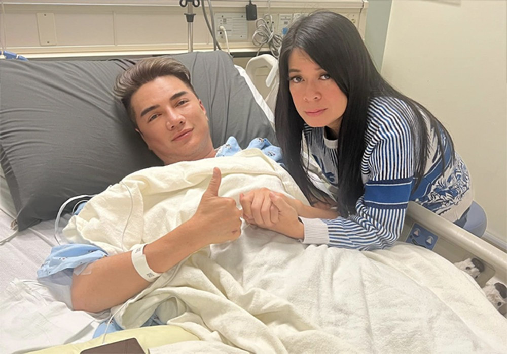 Ca sĩ Bích Tuyền (vợ ông Gerard Richard) đến thăm Đàm Vĩnh Hưng sau vụ tai nạn.