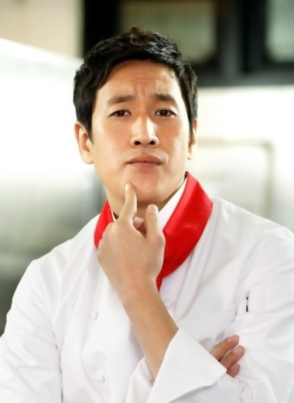 &quot;Ảnh đế&quot; Baeksang (2014) Lee Sun Kyun quyết định dừng cuộc đời ở tuổi 48.