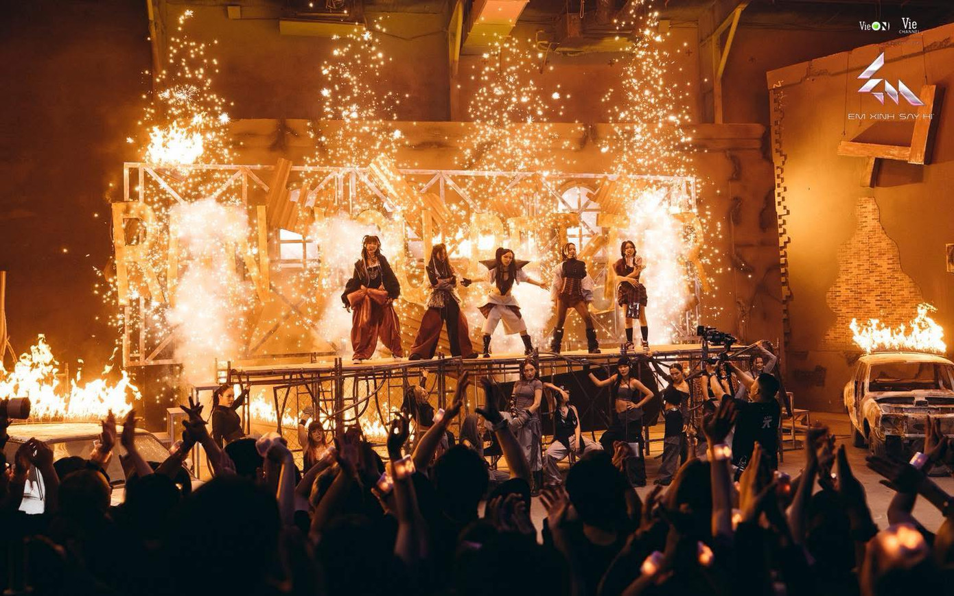 Live Stage 1 của Em xinh say hi có 6 tiết mục.