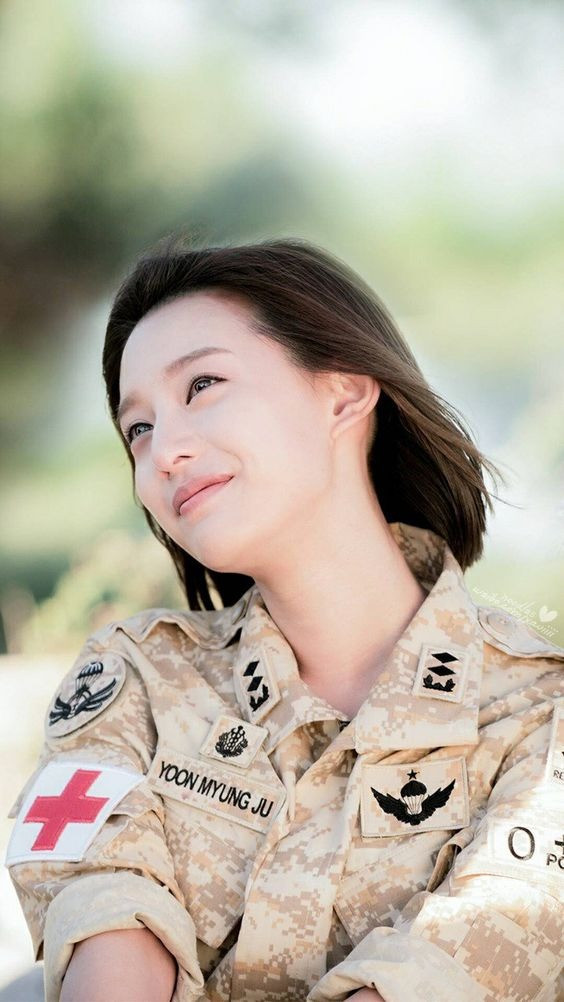 Tuổi 24, vai nữ phụ Yoon Myung Joo trong Hậu duệ mặt trời tiếp tục đưa tên tuổi Ji Won lên cao. Sau tác phẩm này, cô lần đầu đảm nhận vai chính trong Fight for my way (Thanh xuân vật vã) (2017) cùng tài tử Park Seo Joon. Tuổi 24, vai nữ phụ Yoon Myung Joo trong Hậu duệ mặt trời tiếp tục đưa tên tuổi Ji Won lên cao. Sau tác phẩm này, cô lần đầu đảm nhận vai chính trong Fight for my way (Thanh xuân vật vã) (2017) cùng tài tử Park Seo Joon.