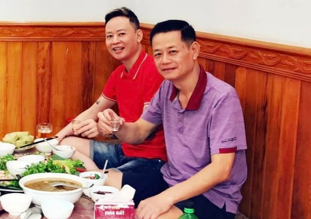 Không xuất hiện trước công chúng đã lâu, Xuân Tùng hiện tại đã khác nhiều trong ký ức và tưởng tưởng của khán giả. Diễn viên chia sẻ: “Cuộc sống mà, ai cũng thay đổi, có thể họ ngạc nhiên vì lâu không thấy tôi. Ngày xưa làm nghề tôi mong được gầy, trước kia tôi hơn 80 kg, giờ tôi 71 kg. Tôi không ăn kiêng và thể trạng hoàn toàn ổn”. Không xuất hiện trước công chúng đã lâu, Xuân Tùng hiện tại đã khác nhiều trong ký ức và tưởng tưởng của khán giả. Diễn viên chia sẻ: “Cuộc sống mà, ai cũng thay đổi, có thể họ ngạc nhiên vì lâu không thấy tôi. Ngày xưa làm nghề tôi mong được gầy, trước kia tôi hơn 80 kg, giờ tôi 71 kg. Tôi không ăn kiêng và thể trạng hoàn toàn ổn”.