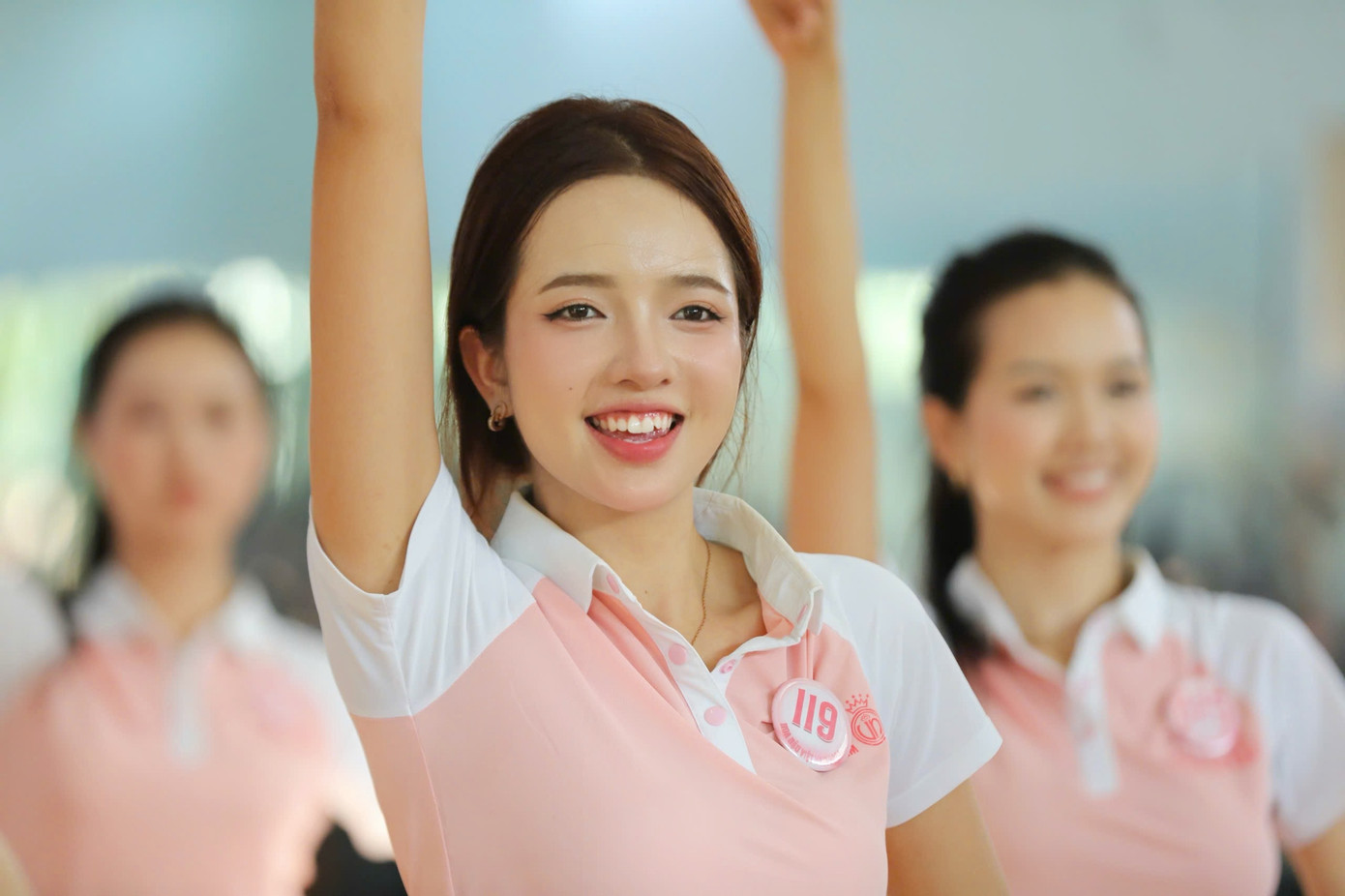 Top 25 thí sinh đều tiếp thu nhanh, nhớ động tác tốt. Sau vài lần hướng dẫn, phần lớn thí sinh đã nắm được nhịp và thể hiện khá đều.