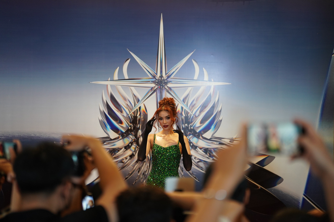 Hoa hậu Lan Khuê xuất hiện ở phần cuối thảm đỏ. Cô cũng là thành viên ban giám khảo Miss Universe Vietnam 2023. Ảnh: Phạm Nguyễn.