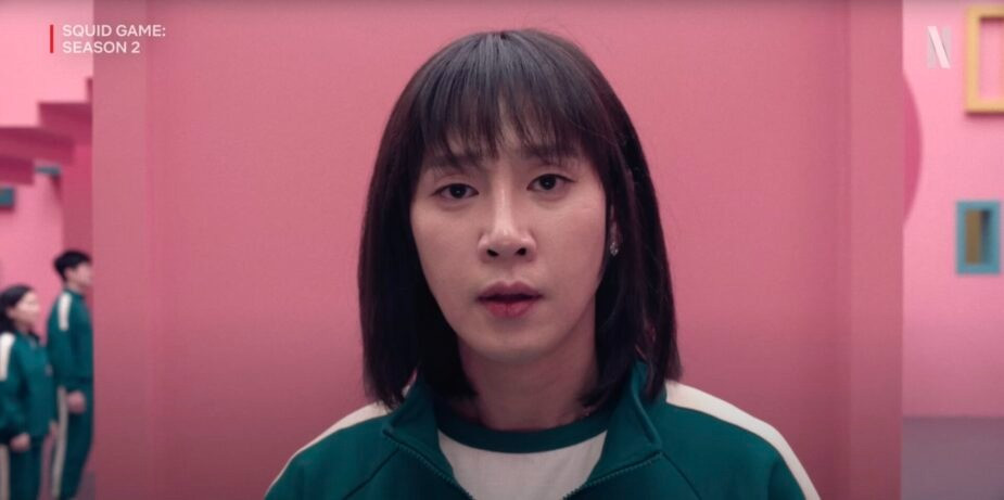 Không nhận ra Park Sung Hoon để tóc bob, trong bộ đồng phục của Squid Game. Không nhận ra Park Sung Hoon để tóc bob, trong bộ đồng phục của Squid Game.