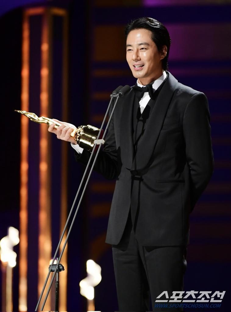 Lễ trao giải thưởng điện ảnh Rồng Xanh lần thứ 44 tổ chức tối 24/11. Lễ trao giải thưởng điện ảnh Rồng Xanh lần thứ 44 tổ chức tối 24/11.