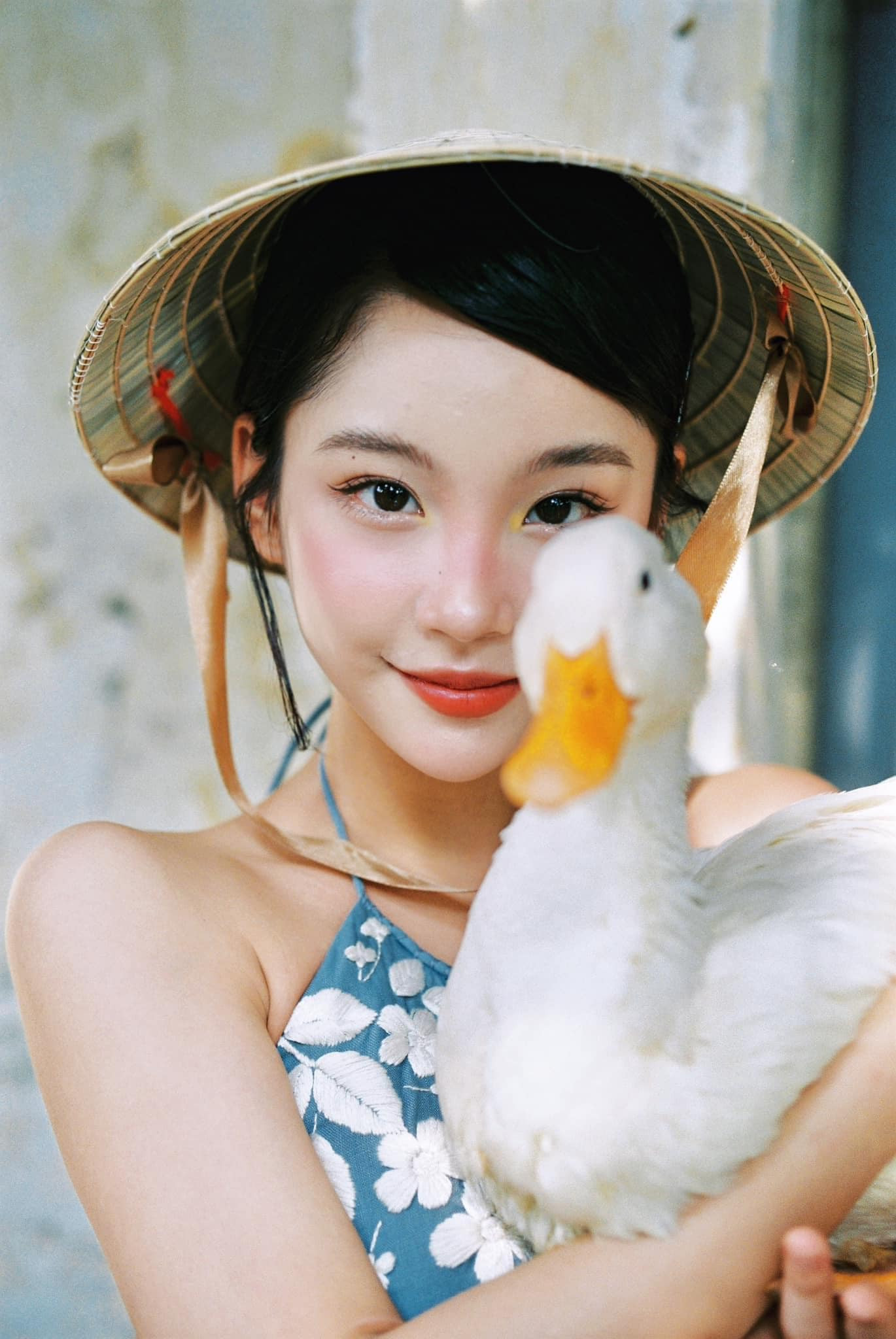 Gương mặt gen Z là làn gió mới trên sóng phim truyền hình giờ vàng VFC. Thu Hà định hướng con đường diễn xuất chuyên nghiệp, không còn tung tẩy trong ngành mẫu như trước.