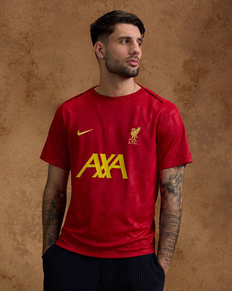 Sau khi gây ấn tượng trong thời gian đầu sự nghiệp ở Anfield, Szoboszlai đã phải trải qua nửa sau khó khăn của mùa giải. Cầu thủ 23 tuổi chỉ đá chính một trong sáu trận đấu cuối tại Premier League. Anh nhận thức được phải cải thiện lối chơi dưới thời kỳ tân HLV Arne Slot: “Tôi vừa kết thúc một mùa giải khó khăn. Nhưng vì đây là lần đầu đến Premier League nên tôi không hài lòng với màn trình diễn của mình, mặc dù tôi chắc chắn muốn có một mùa giải tốt hơn vào năm sau”.