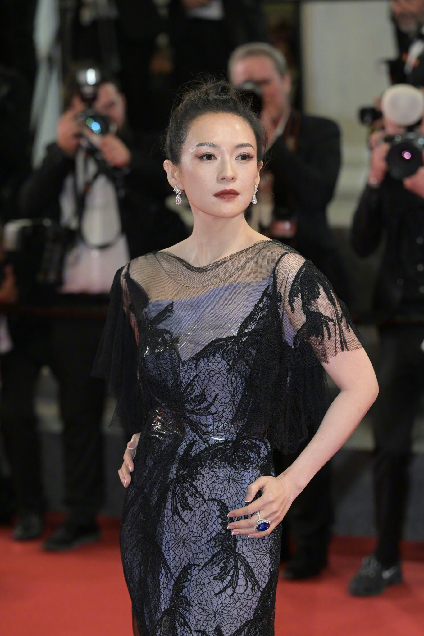 Chương Tử Di nhận đãi ngộ từ BTC LHP Cannes. Chương Tử Di nhận đãi ngộ từ BTC LHP Cannes.