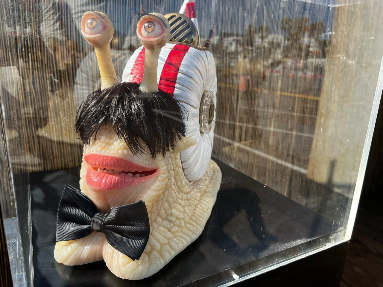 Den Den Mushi phiên bản hoạt hình và bản đời thực. Den Den Mushi phiên bản hoạt hình và bản đời thực.