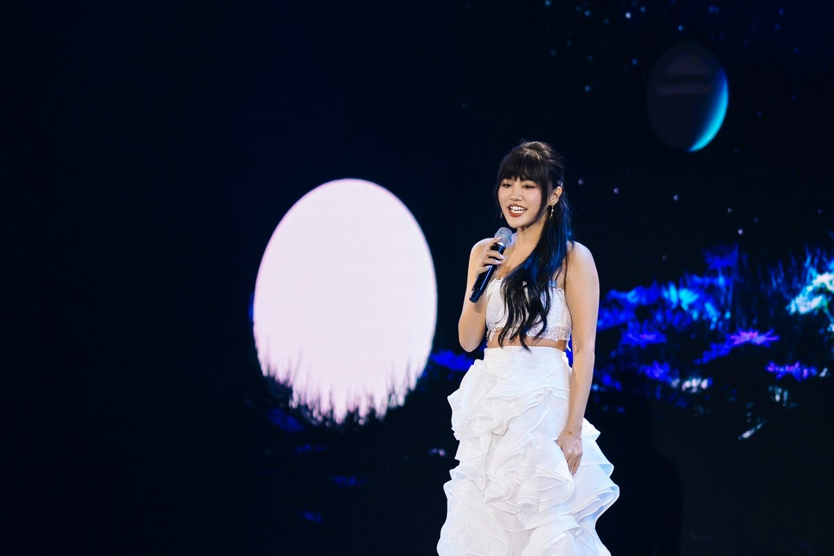 Văn Mai Hương và Lê Hiếu (phải) đều góp mặt thể hiện nhạc phẩm của Đức Trí. Văn Mai Hương và Lê Hiếu (phải) đều góp mặt thể hiện nhạc phẩm của Đức Trí.