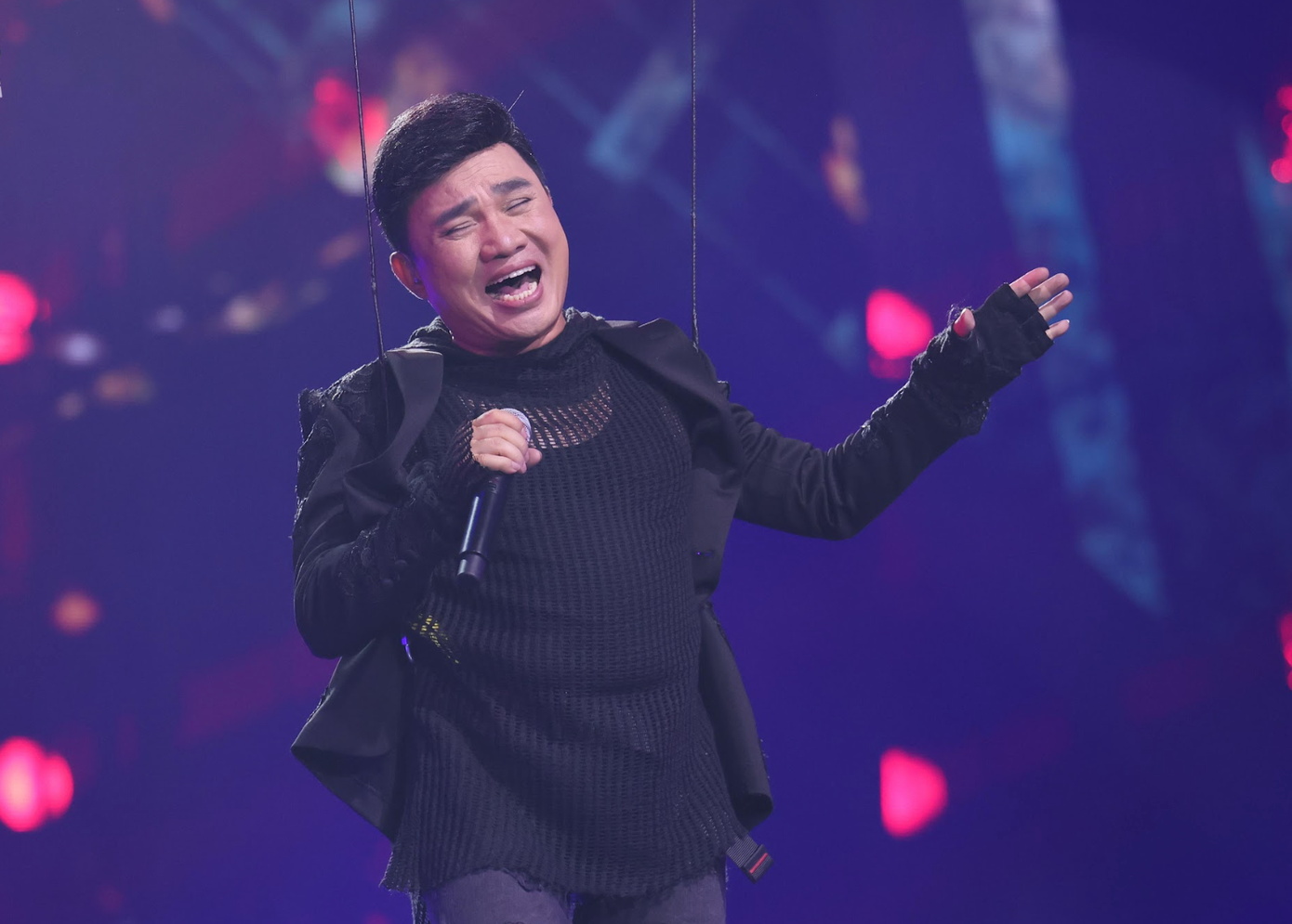 Quang Linh rap, đu dây khi kết hợp cùng Phạm Anh Duy. Quang Linh rap, đu dây khi kết hợp cùng Phạm Anh Duy.