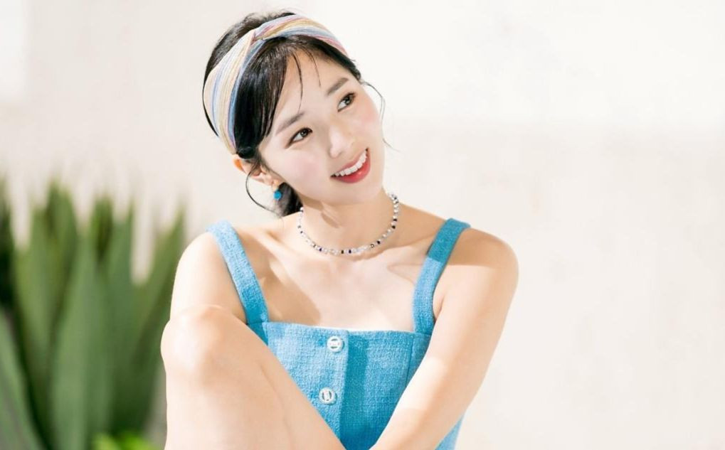 Soo Bin lọt vào tầm ngắm của nhân viên công ty giải trí khi đang đi trên phố về nhà sau giờ học. Sau khi liên lạc với số điện thoại trên tấm danh thiếp, Chae Soo Bin đã ký hợp đồng với với Toin Entertainment, mở ra tương lai đầy hứa hẹn trong ngành công nghiệp phim truyền hình Hàn Quốc. Vài năm sau, cô gia nhập King Kong điều hành bởi Starship, công ty quản lý các diễn viên khác như Lee Kwang Soo, Lee Dong Wook, Kim Bum và Yoo Yeon Seok.