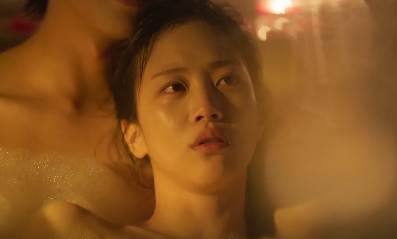 Park Hyung Sik có nhiều cảnh nóng trong tập 1. Park Hyung Sik có nhiều cảnh nóng trong tập 1.