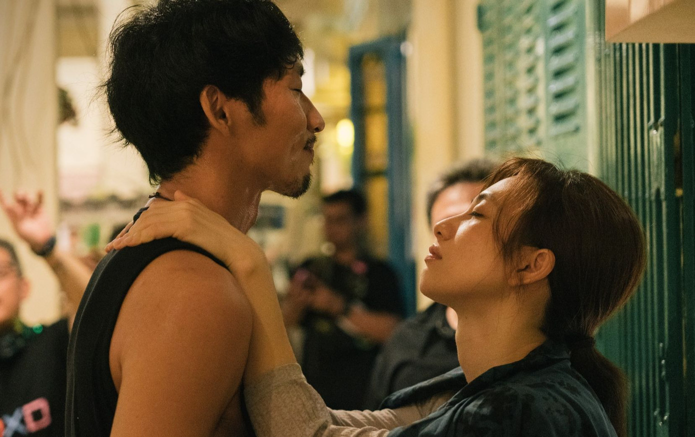 Mai vượt qua Nhà bà Nữ để trở thành phim có doanh thu cuối tuần cao nhất mọi thời đại phòng vé Việt. Mai vượt qua Nhà bà Nữ để trở thành phim có doanh thu cuối tuần cao nhất mọi thời đại phòng vé Việt.