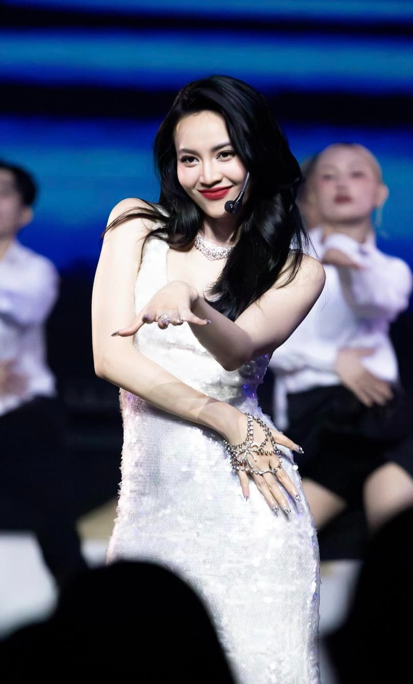 Ninh Dương Lan Ngọc tạm dừng hoạt động showbiz, đi học diễn xuất ở Australia.