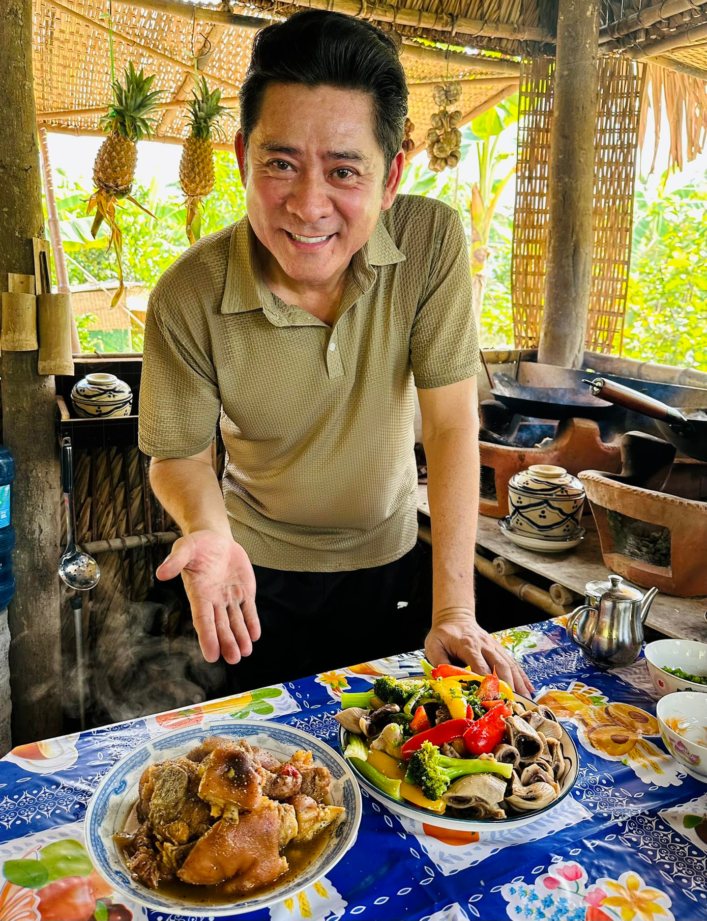 Cuộc sống điền viên, nấu món ăn dân dã được khán giả yêu thích, quan tâm của Huỳnh Anh Tuấn. Cuộc sống điền viên, nấu món ăn dân dã được khán giả yêu thích, quan tâm của Huỳnh Anh Tuấn.