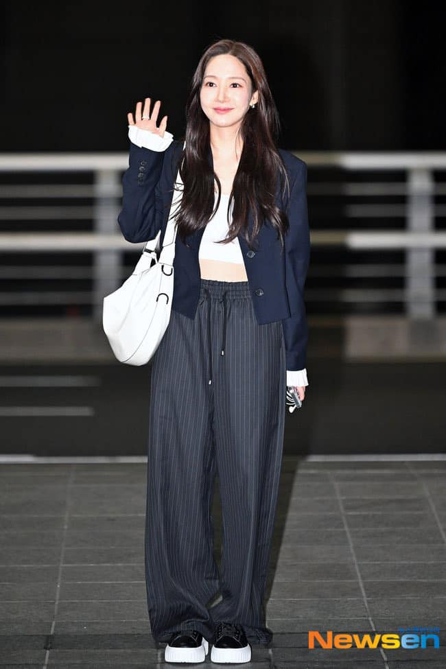 Cô đi mà lấy chồng tôi là bộ phim kể về người phụ nữ tên Kang Ji Won (do Park Min Young thủ vai) bị sát hại sau khi chứng kiến chồng ngoại tình với bạn thân của mình. Cô quay ngược thời gian 10 năm, trải qua cuộc đời thứ hai, trả thù những người đã hãm hại mình. Cô đi mà lấy chồng tôi là bộ phim kể về người phụ nữ tên Kang Ji Won (do Park Min Young thủ vai) bị sát hại sau khi chứng kiến chồng ngoại tình với bạn thân của mình. Cô quay ngược thời gian 10 năm, trải qua cuộc đời thứ hai, trả thù những người đã hãm hại mình.