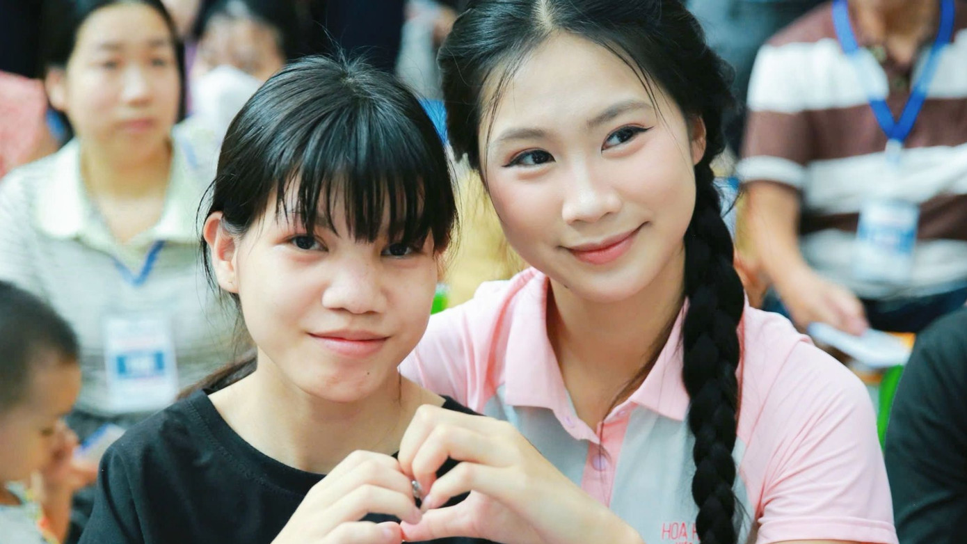 Thí sinh Nguyễn Thị Thu Hằng chia sẻ cô thấy bình yên trong những ngày ở Huế. Ảnh: Hồng Vĩnh. Thí sinh Nguyễn Thị Thu Hằng chia sẻ cô thấy bình yên trong những ngày ở Huế. Ảnh: Hồng Vĩnh.