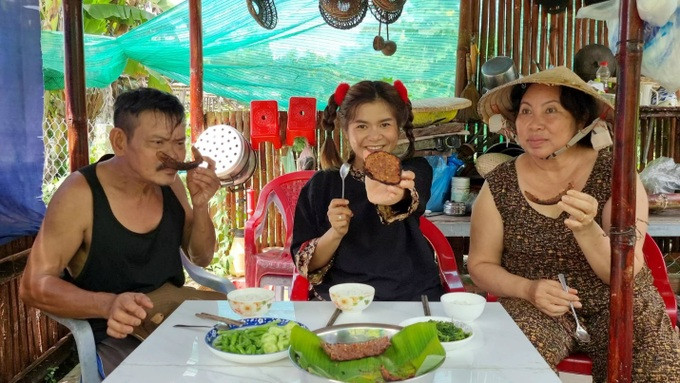 Nan cũng được bố mẹ chồng hết mực thương yêu, coi như con cái trong nhà (Ảnh: Nhân vật cung cấp).